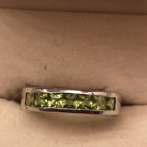 NWOT Sterling Silver Channel Set Peridot Band Ring - Picture 4 of 8